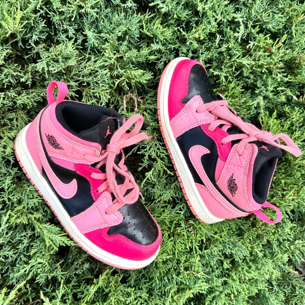 Nike Air Jordan 1 Mid Athletic Shoes Toddler Size 10 Coral Chalk Pink Sneakers